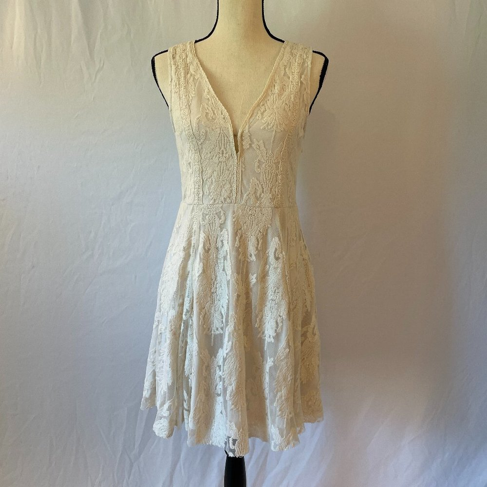 Wishlist Ivory Deep V-Neck Crochet Lace Dress – Size M NWT